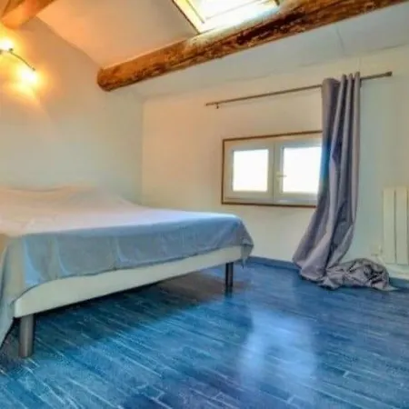 Holiday home Agreable Maison De Village Laudun