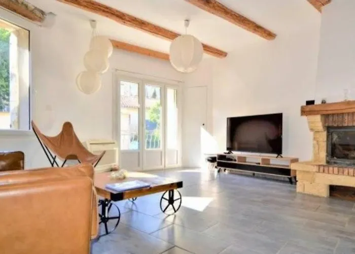 Agreable Maison De Village בית נופש Laudun